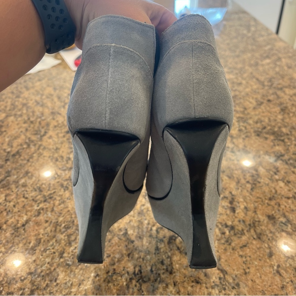 Senso diffusion grey suede heeless illusion wedge heel ankle bootie - Picture 2 of 11